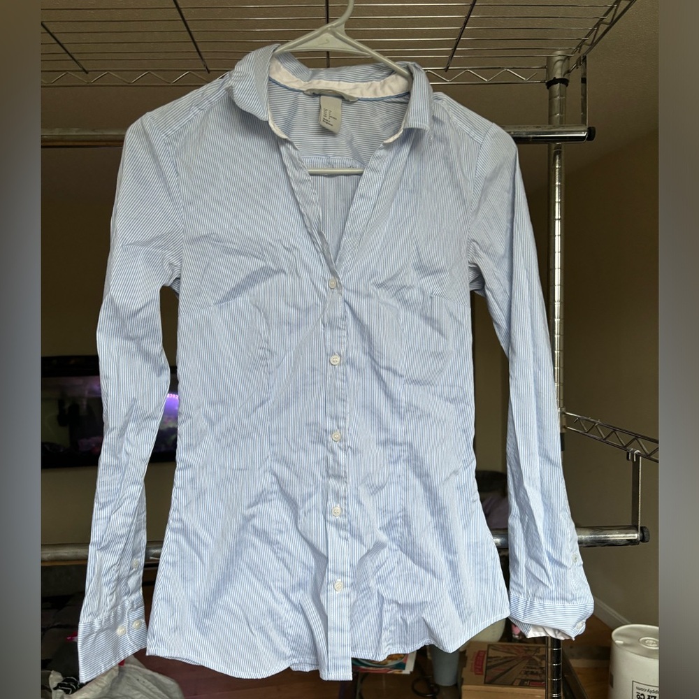Size 4 women’s blue and white striped button up.